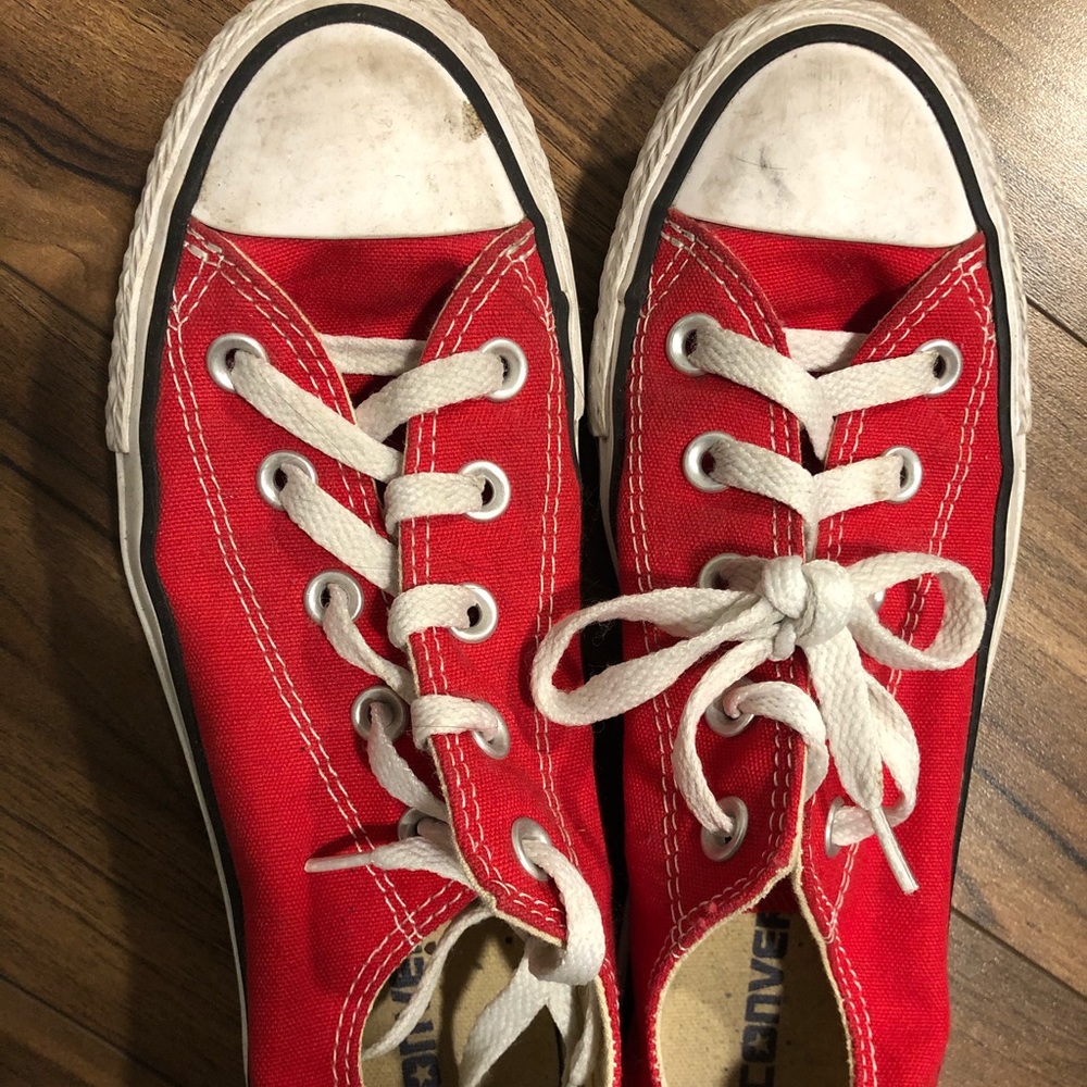 EXCELLENT condition- size 6 red converse !
